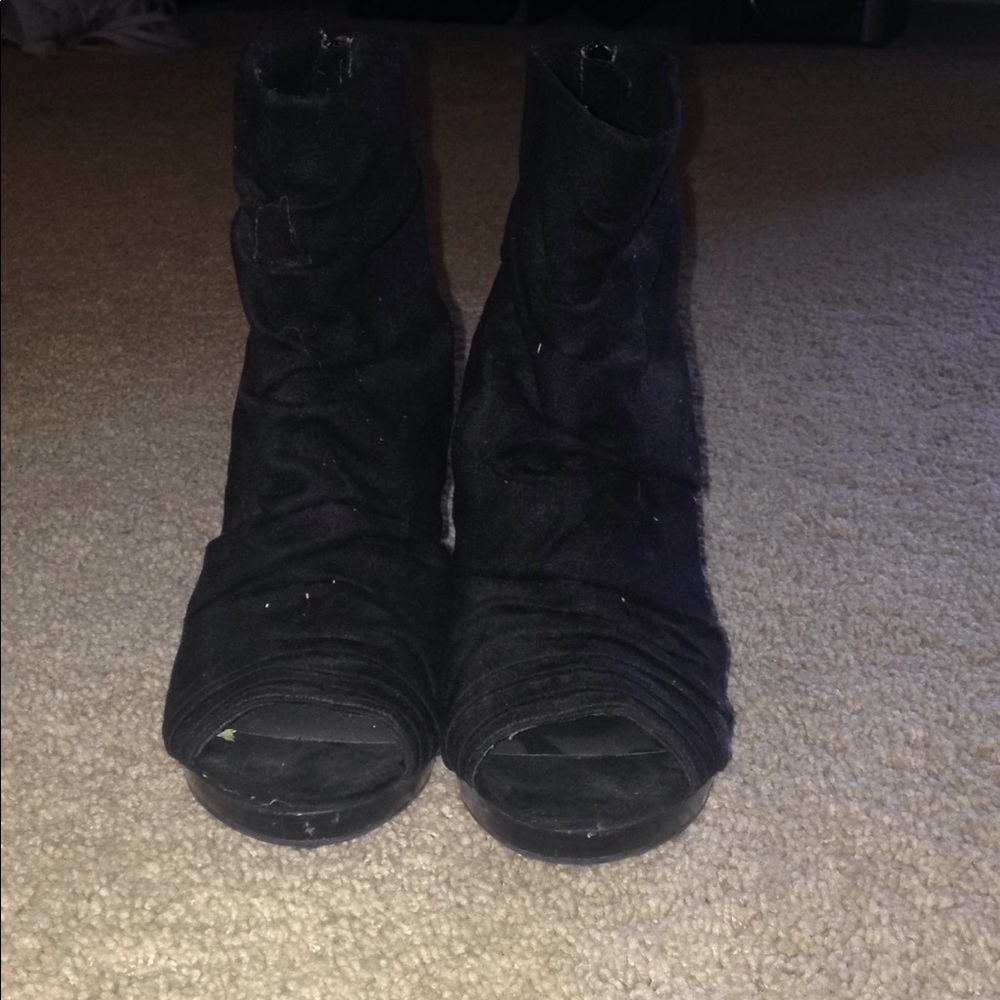 Open toed ankle boogie heels